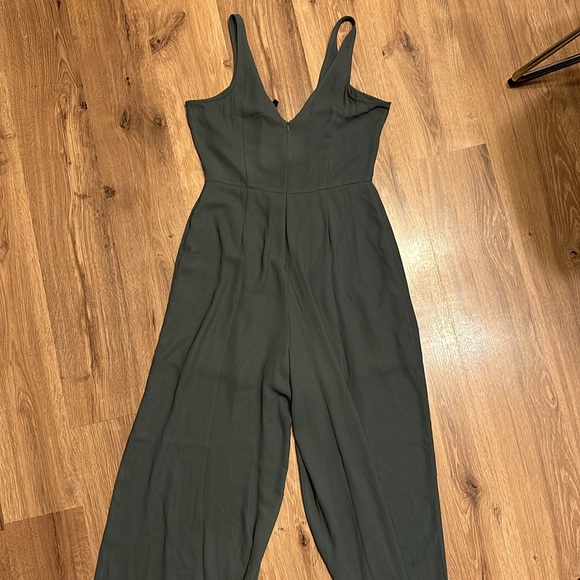 Forever 21 dark green romper - Picture 3 of 3